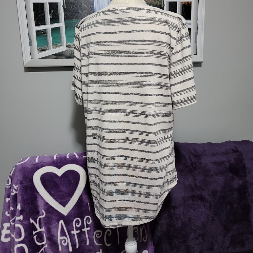 LuLaRoe Top   - Picture 5 of 8